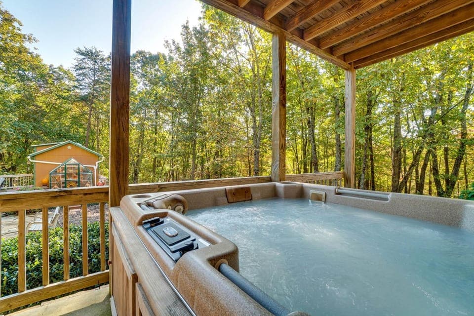 Family Getaway: Georgia Cabin w/ Outdoor Hot Tub Cabin in White County