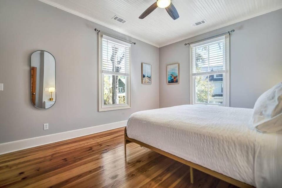 The Bluffton Village Home - 5 BR in Old Town w Carriage Home House in Bluffton