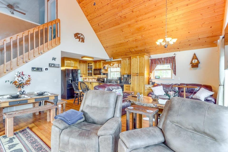 Peaceful Cabin Retreat - 9 Mi to Murphy! Cabin in Tennessee