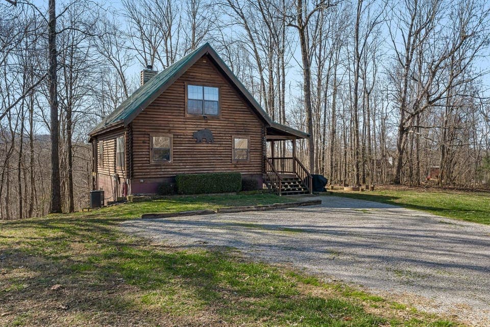 Bear Necessities located near East Port Marina & Dale Hollow House in Tennessee