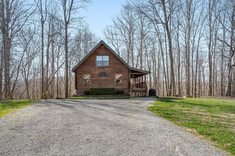 Bear Necessities located near East Port Marina & Dale Hollow House in Tennessee