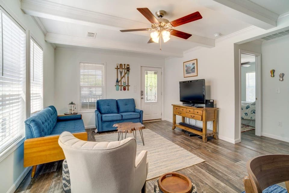 Charleston Home w/ Porch - 3 Mi to Folly Beach! House in James Island