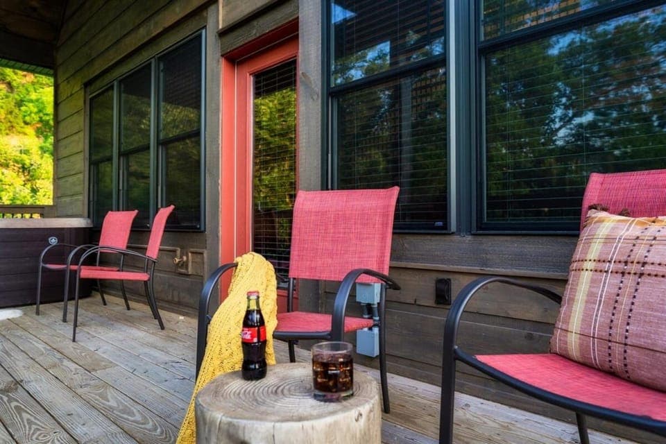 Hillside Hideaway Apartment in Pigeon Forge