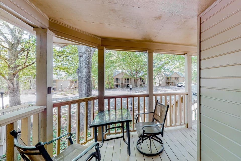 Apple Valley Treetop Villa Hotel in Lake Lure
