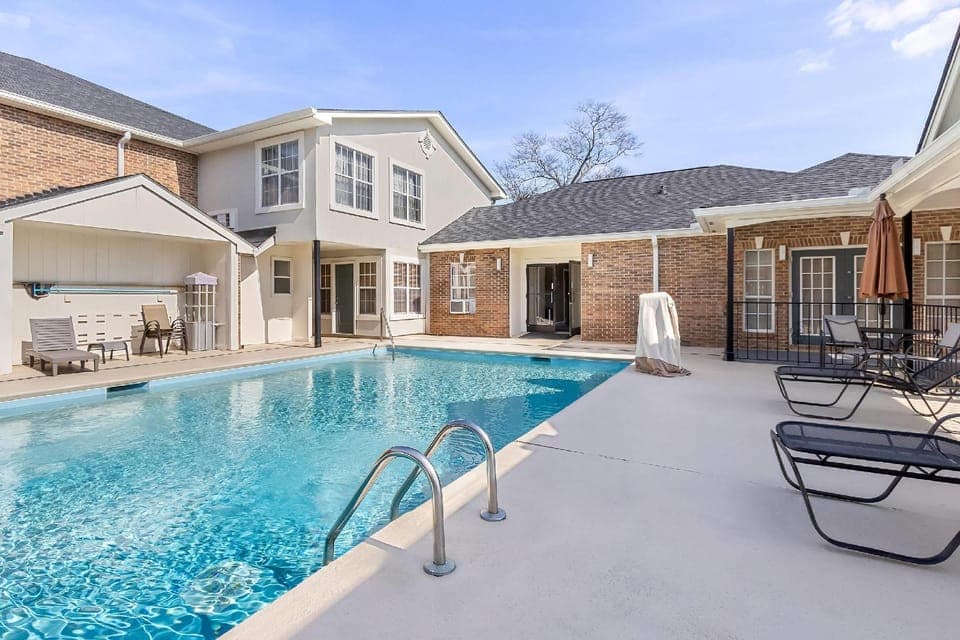 Swimming pool