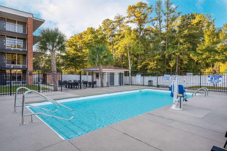 Swimming pool