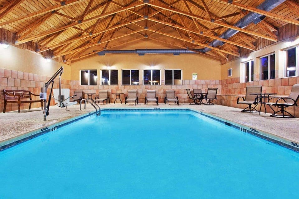 Swimming pool