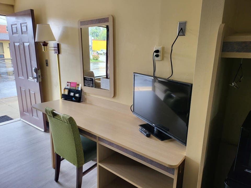 Budget Host Inn Bristol Hotel in Bristol