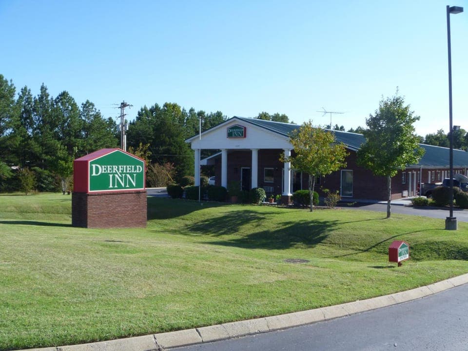 Deerfield Inn and Suites - Fairview Motel in Tennessee