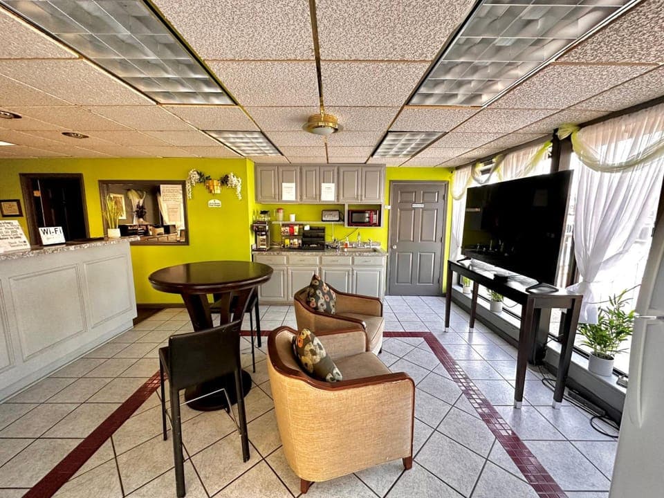 Shared lounge/TV area