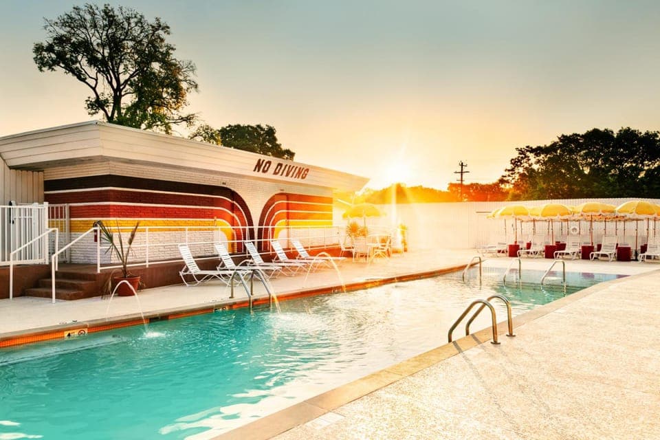 Swimming pool