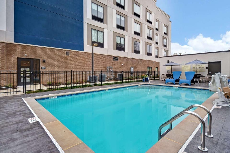 Swimming pool