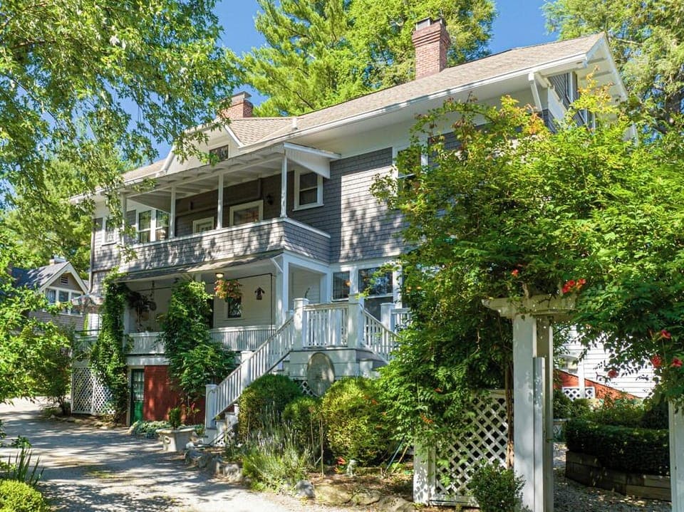 Abbington Green Bed & Breakfast Inn Hotel in Historic Montford