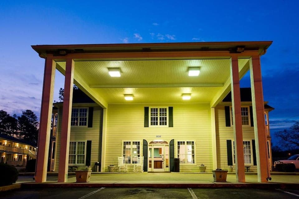Plantation Oaks Hotel in Tennessee