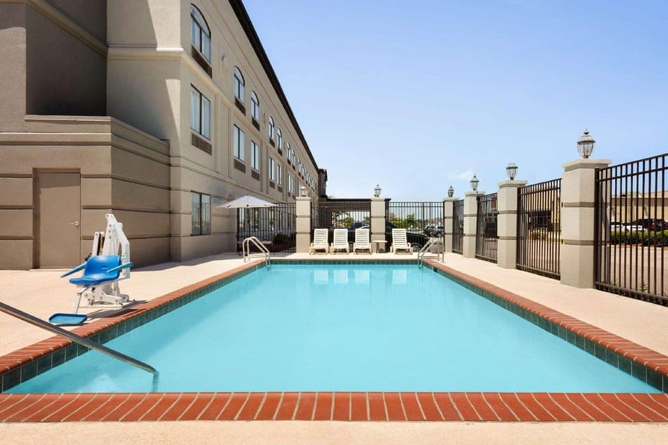 Townhome Inn & Suites by IHG Hotel in Bartlett