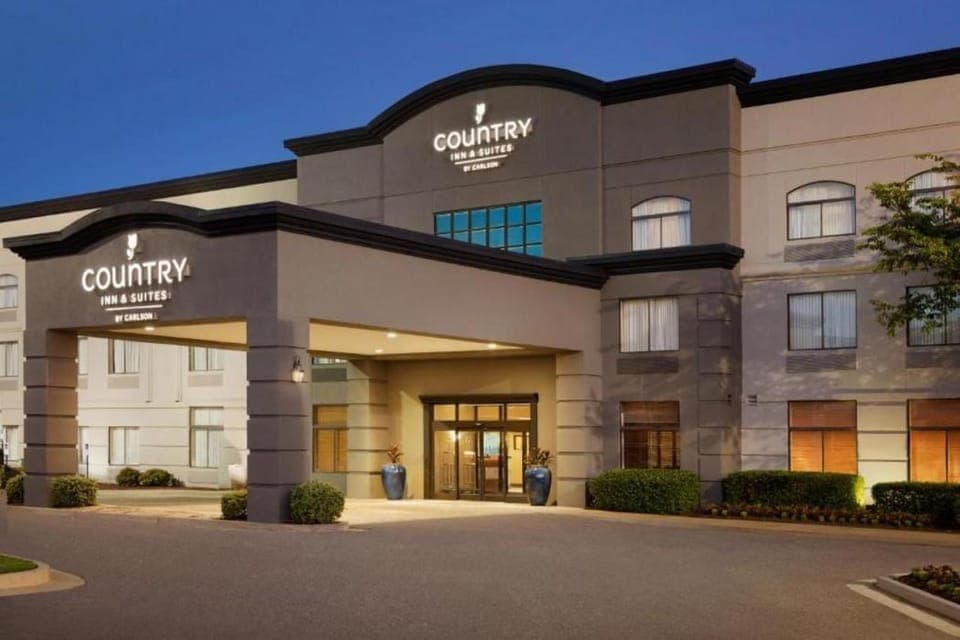 Townhome Inn & Suites by IHG Hotel in Bartlett