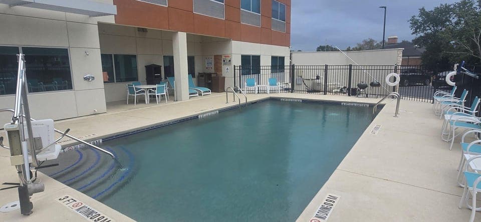 Swimming pool