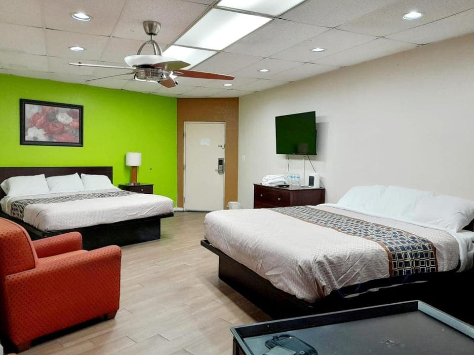 Shared lounge/TV area