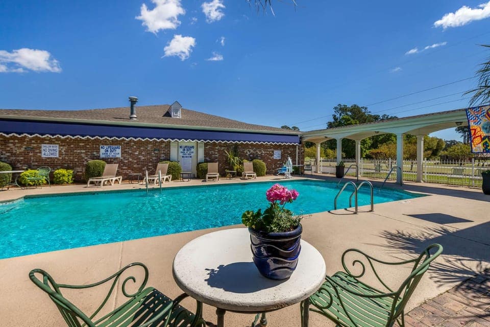 Swimming pool