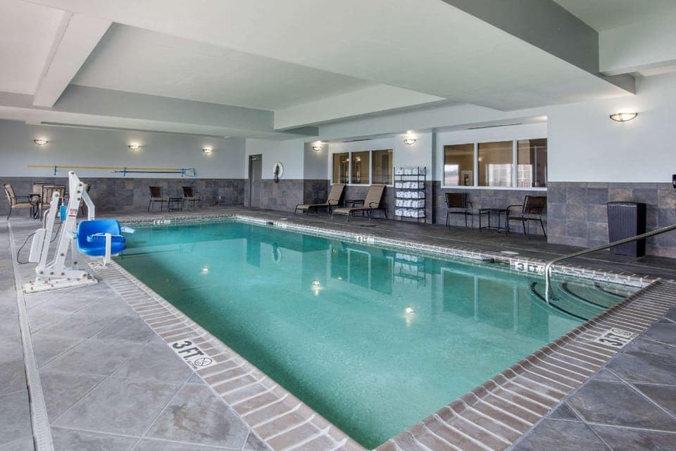 Swimming pool