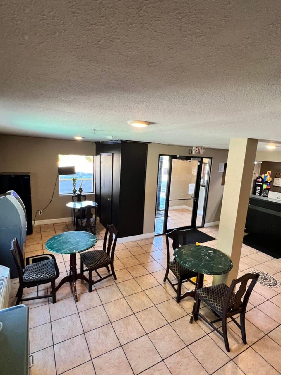 Country Hearth Inn & Suites Augusta Hostel in Augusta