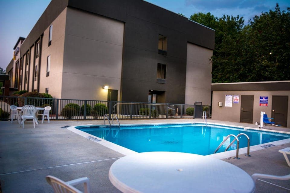 Swimming pool