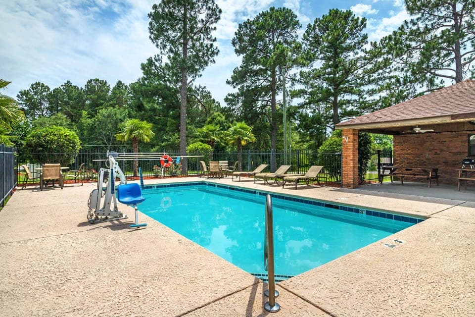 Swimming pool