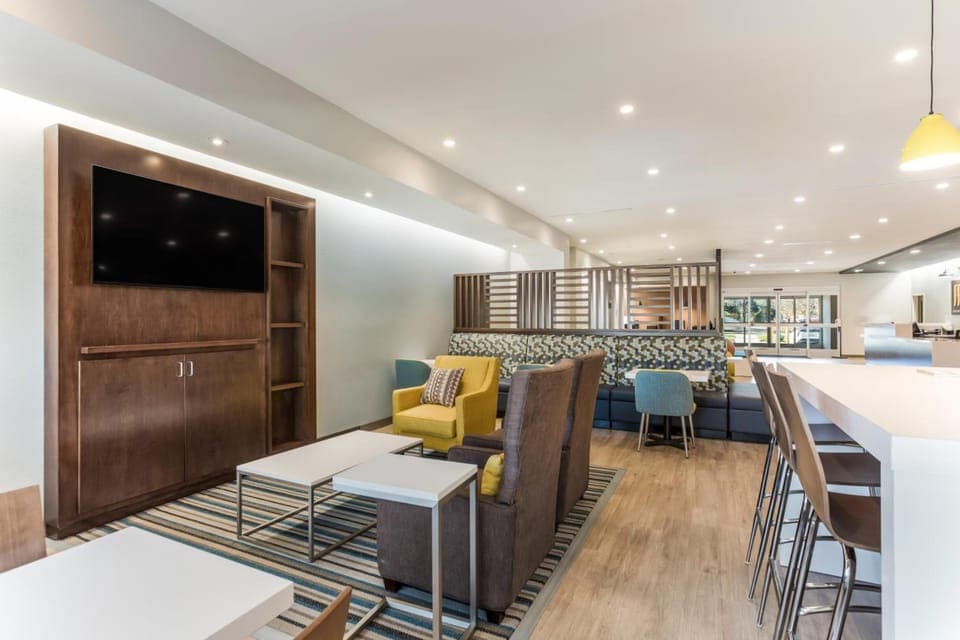Shared lounge/TV area