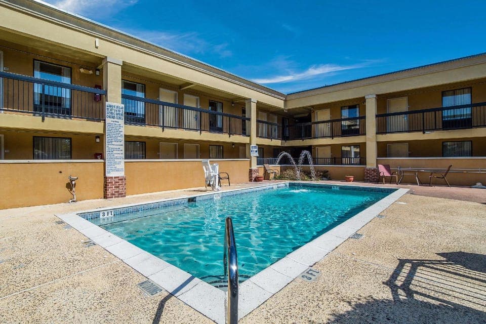 Swimming pool