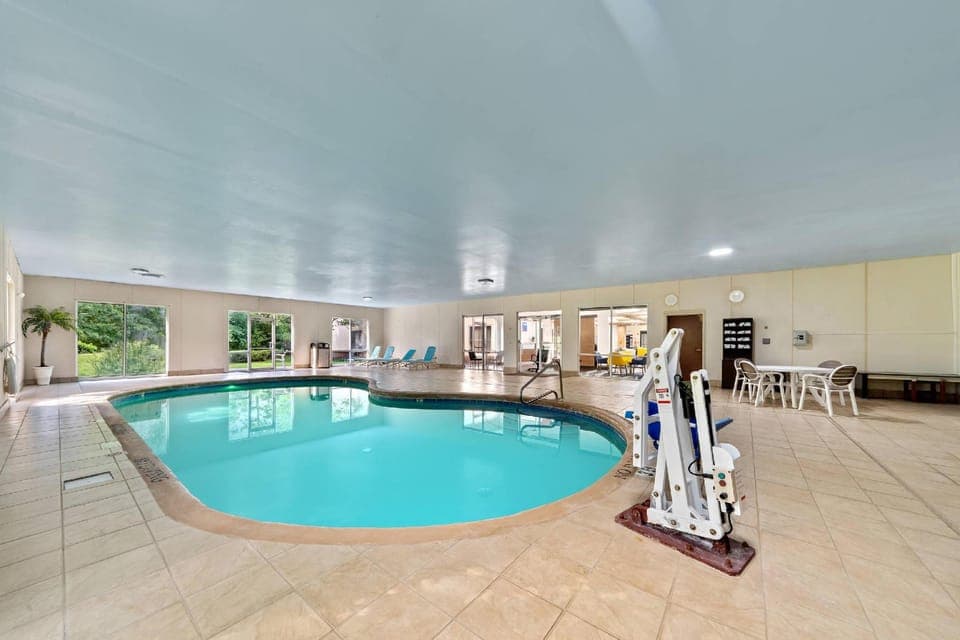 Swimming pool