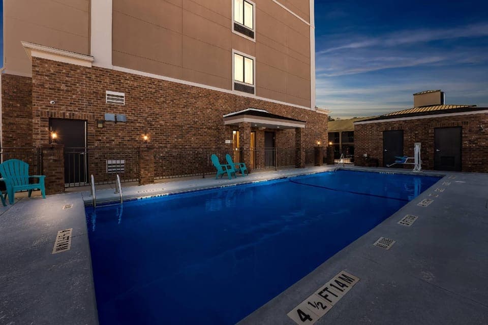Swimming pool
