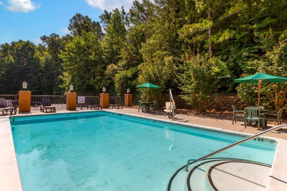 Swimming pool