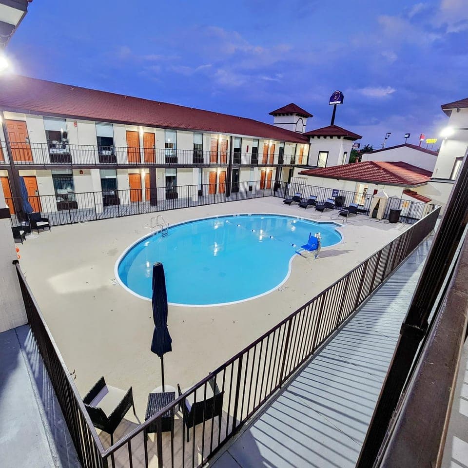 Swimming pool