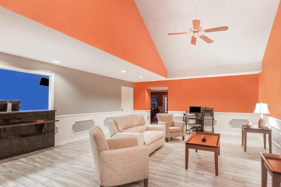 Shared lounge/TV area