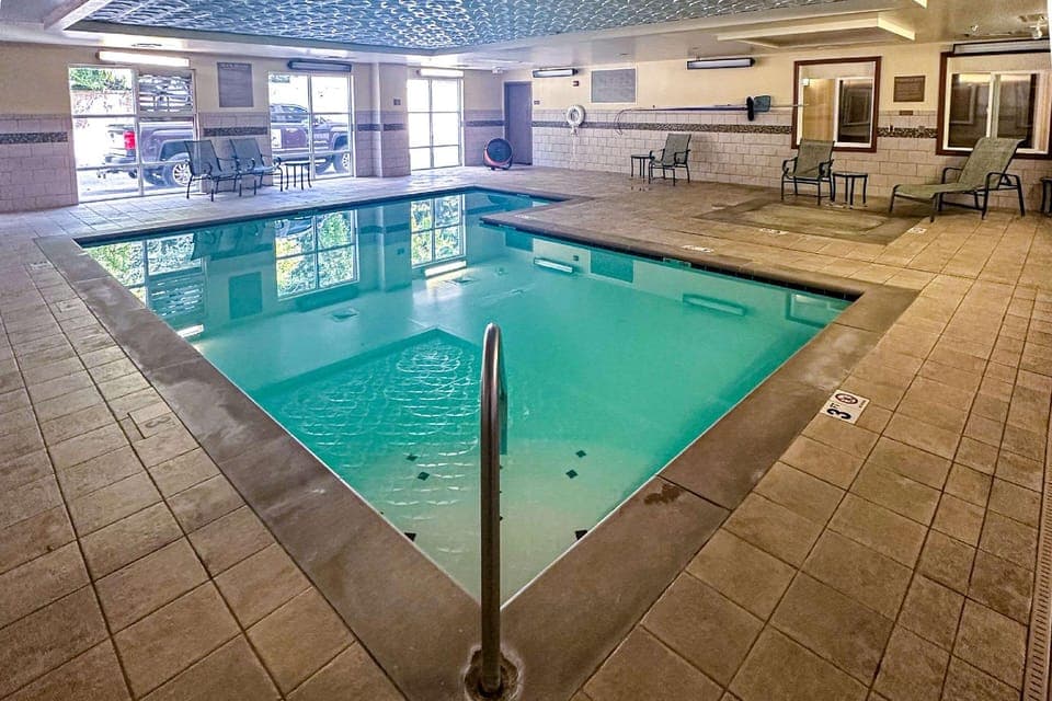 Swimming pool