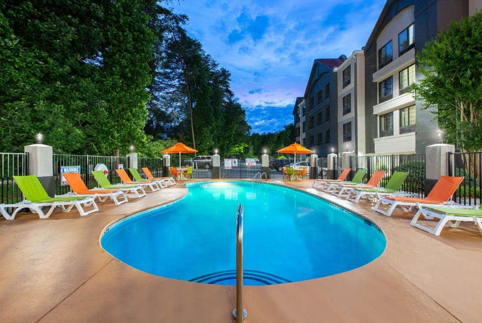 Swimming pool