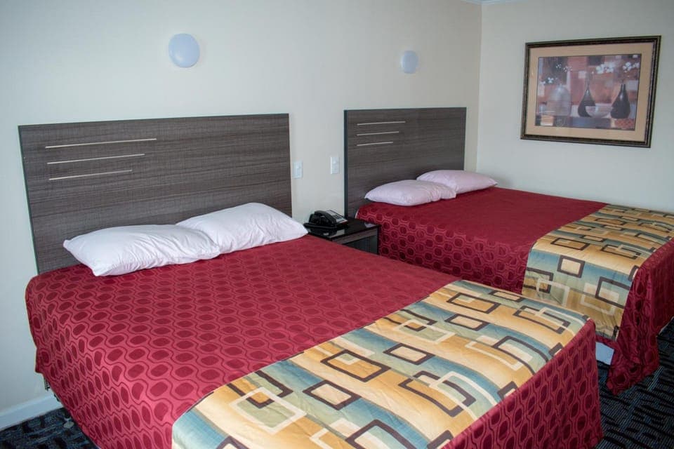 Inn of Lenoir Motor Lodge Motel in Watts Bar Lake