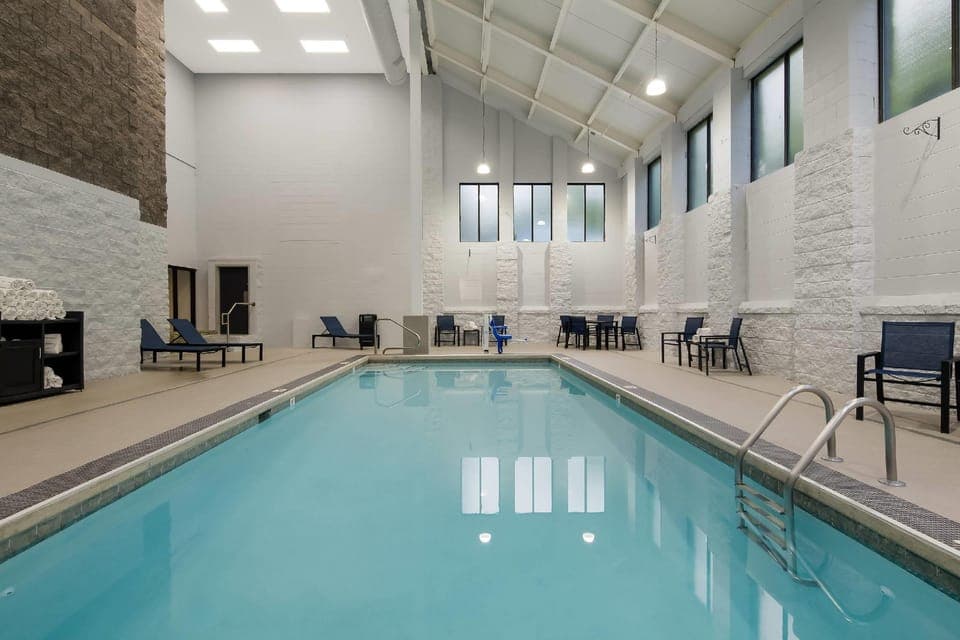 Swimming pool