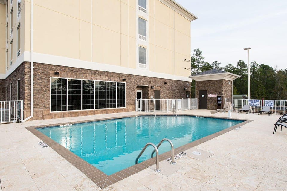 Swimming pool