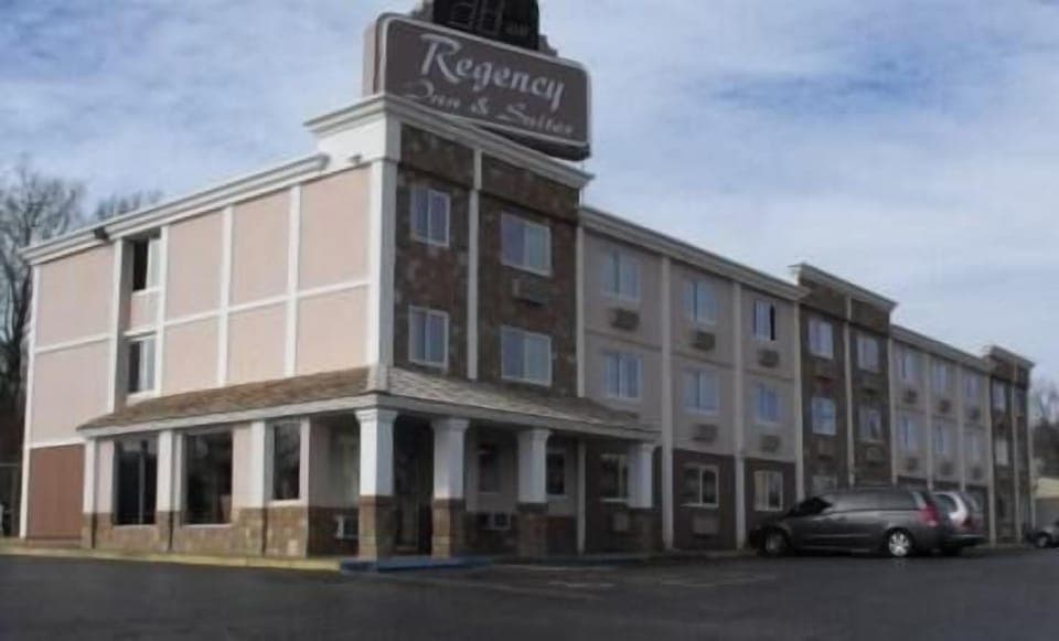 Regency Inn And Suites Resort in East Nashville