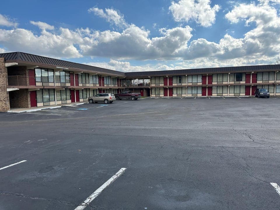 PARIS INN & SUITES Inn in Tennessee
