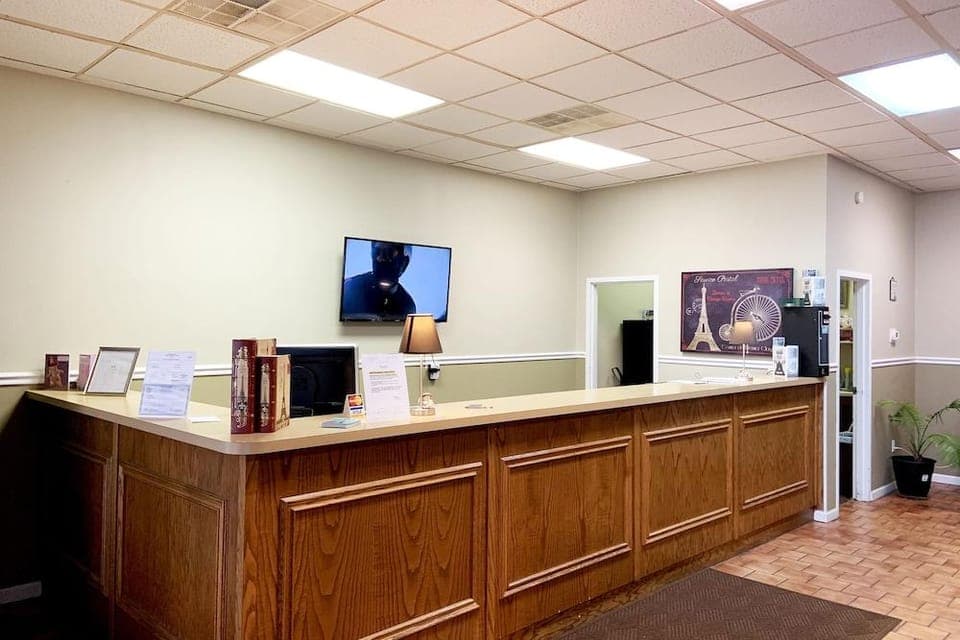 PARIS INN & SUITES Inn in Tennessee