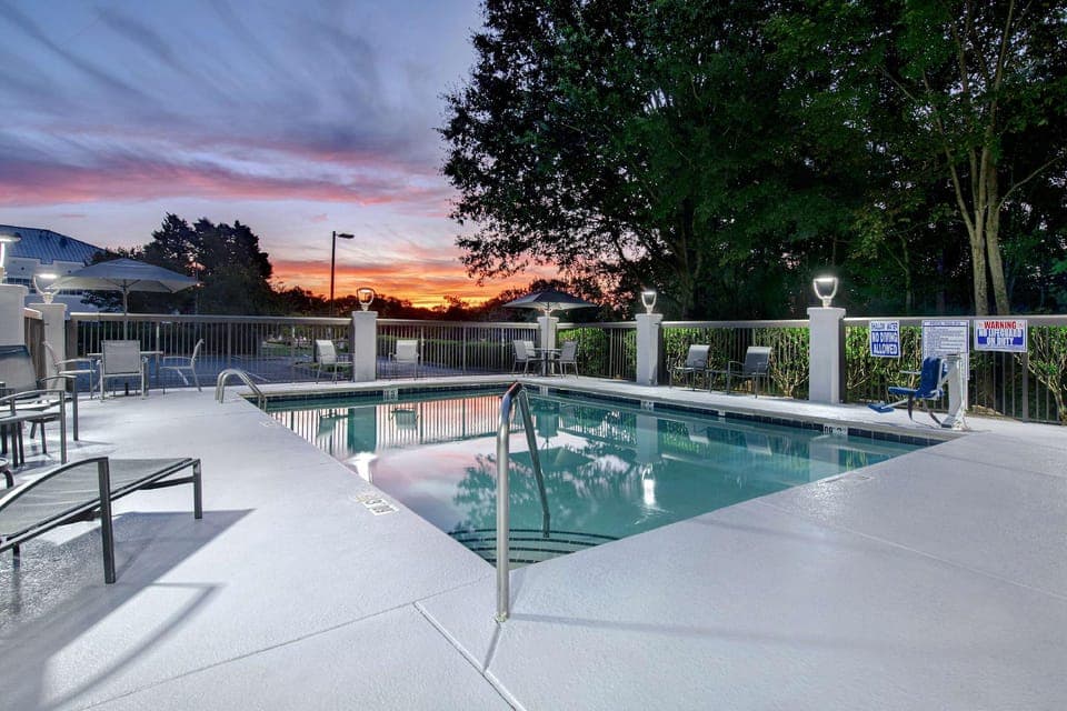 Swimming pool
