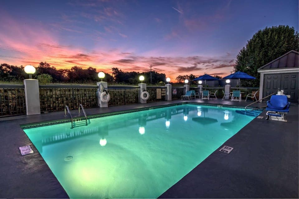 Swimming pool