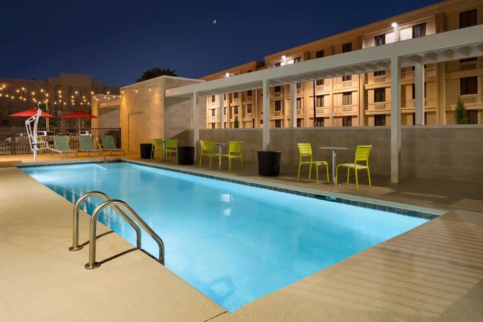 Swimming pool