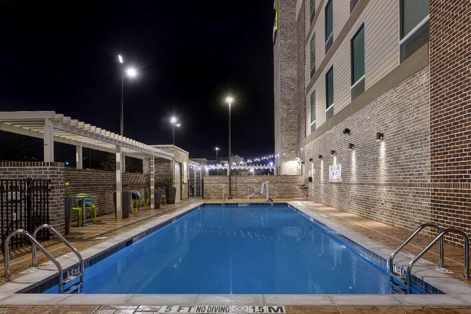 Swimming pool