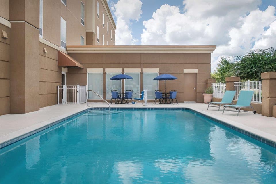 Swimming pool