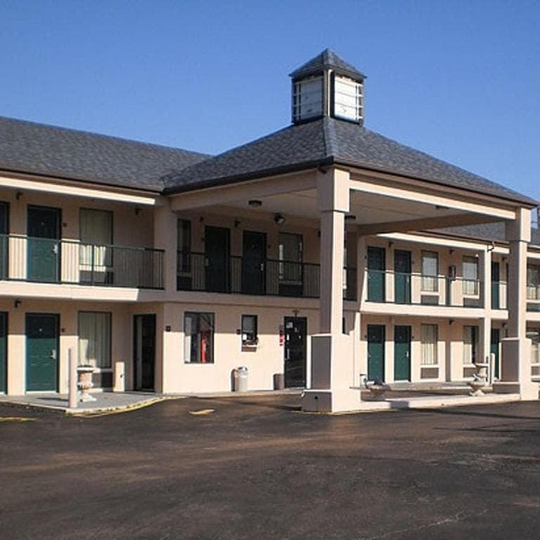 Executive Inn & Suites - Covington Motel in Tennessee