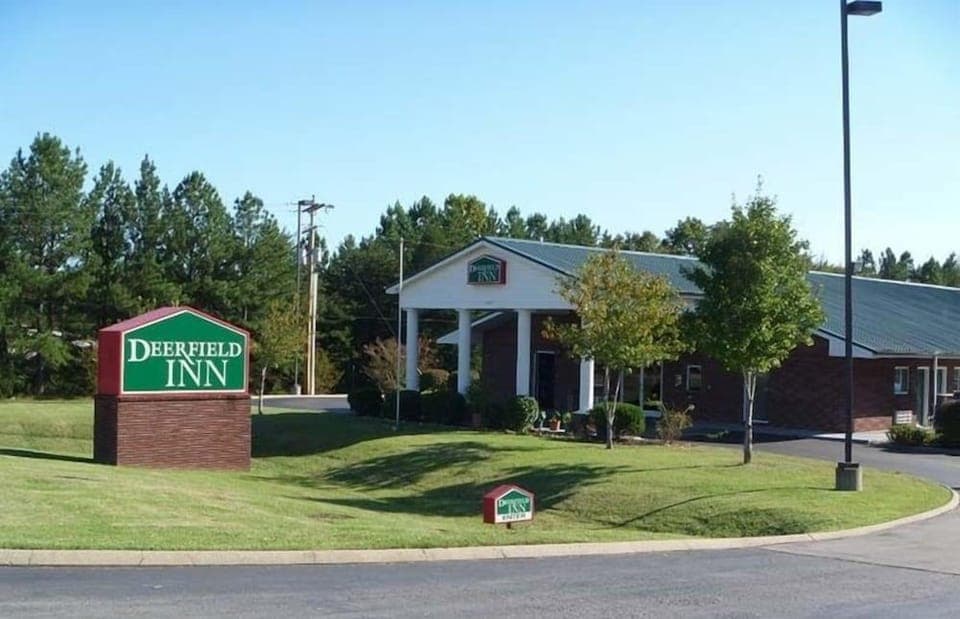 Deerfield Inn & Suites Hotel in Tennessee