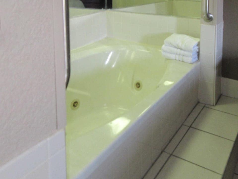 Econo Lodge Inn & Suites Manchester North Hotel in Tennessee
